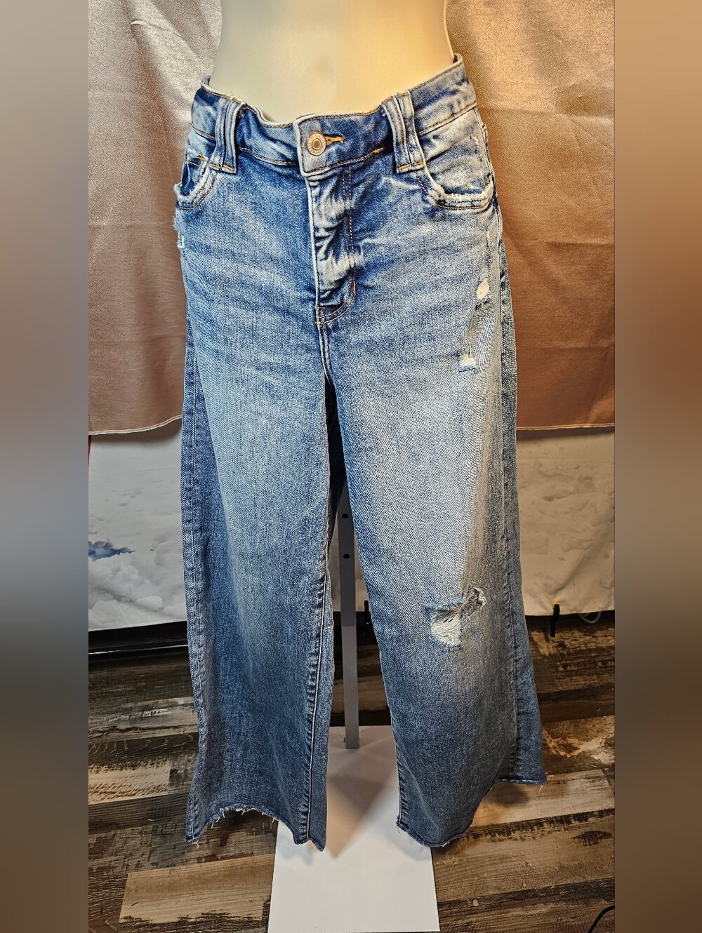 Lovervet High Rise Wide Leg Distressed Jeans Size 29/9 Light Wash Raw Hem